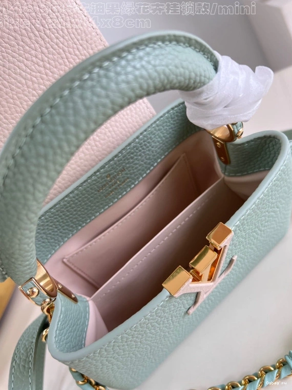 MINI-21*14*8CM CAPUCINES LOUIS VUITTON 0814